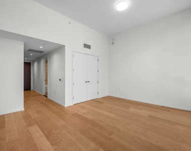 877 Francisco Street - Photo Thumbnail 7