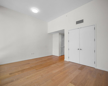 877 Francisco Street - Photo Thumbnail 9