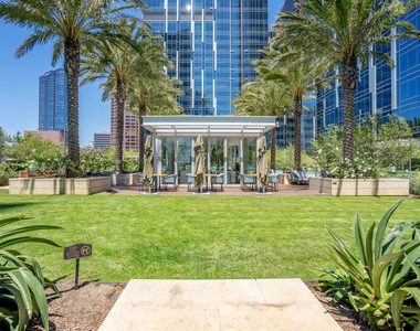 877 Francisco Street - Photo Thumbnail 29
