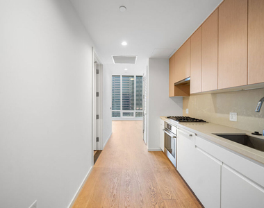 877 Francisco Street - Photo Thumbnail 4