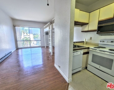 1440 Veteran Avenue - Photo Thumbnail 8
