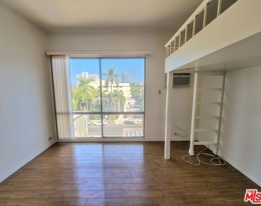 1440 Veteran Avenue - Photo Thumbnail 3