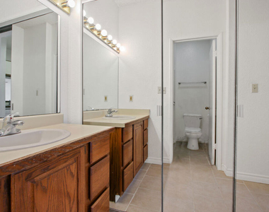 1440 Veteran Avenue - Photo Thumbnail 12