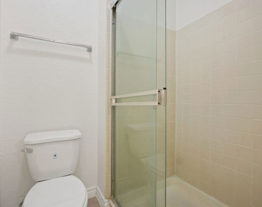 1440 Veteran Avenue - Photo Thumbnail 13