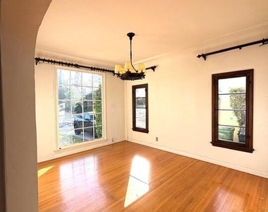 2342 Selby Avenue - Photo Thumbnail 3