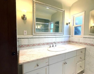 2342 Selby Avenue - Photo Thumbnail 23