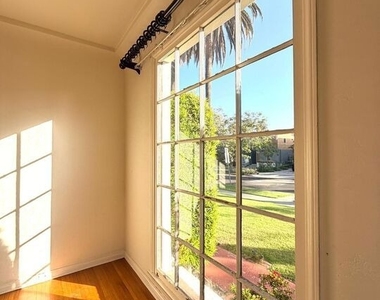2342 Selby Avenue - Photo Thumbnail 10