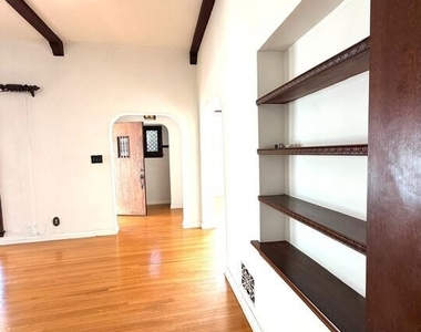2342 Selby Avenue - Photo Thumbnail 6