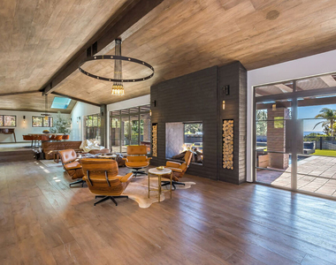 1707 Rising Glen Road - Photo Thumbnail 4