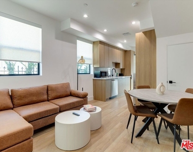2815 S Redondo Boulevard - Photo Thumbnail 7