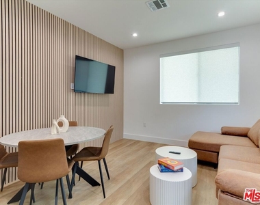 2815 S Redondo Boulevard - Photo Thumbnail 6