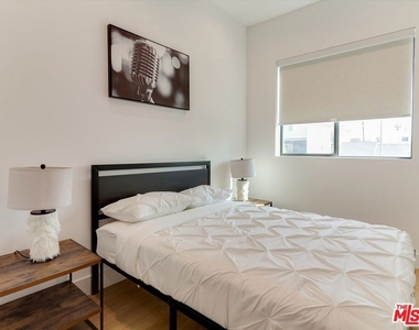 2815 S Redondo Boulevard - Photo Thumbnail 14