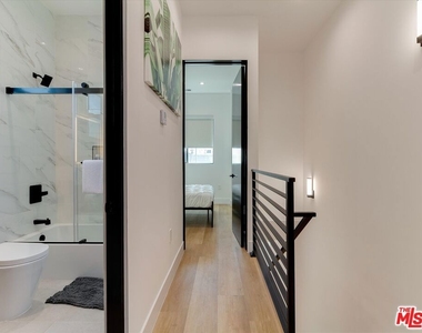 2815 S Redondo Boulevard - Photo Thumbnail 11