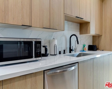 2815 S Redondo Boulevard - Photo Thumbnail 22