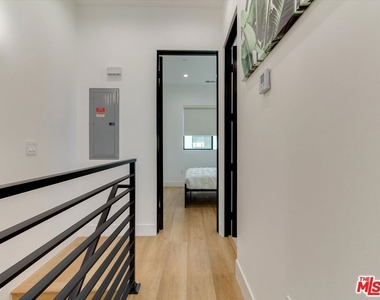 2815 S Redondo Boulevard - Photo Thumbnail 31