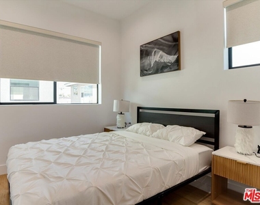 2815 S Redondo Boulevard - Photo Thumbnail 9