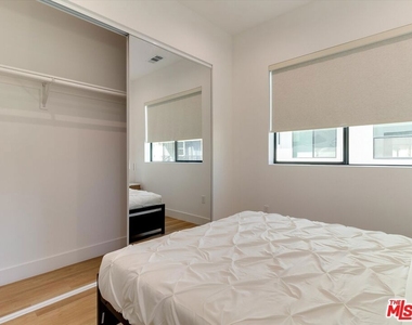 2815 S Redondo Boulevard - Photo Thumbnail 10