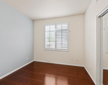 12488 Heatherton Ct - Photo Thumbnail 19