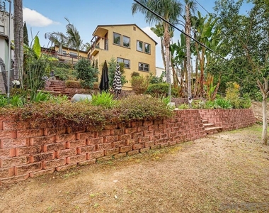 5438 Gilbert Dr - Photo Thumbnail 32