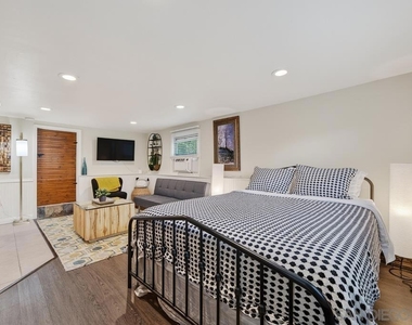 5438 Gilbert Dr - Photo Thumbnail 17