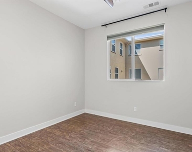 438 S Cleveland St - Photo Thumbnail 27