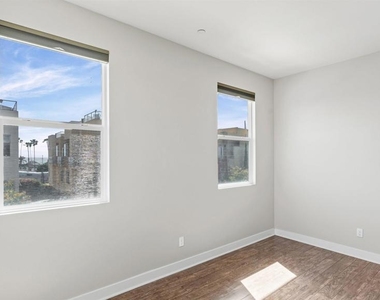 438 S Cleveland St - Photo Thumbnail 23