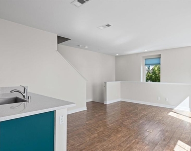 438 S Cleveland St - Photo Thumbnail 8