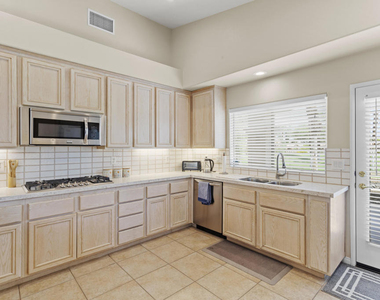 80162 Pebble Beach Drive - Photo Thumbnail 8