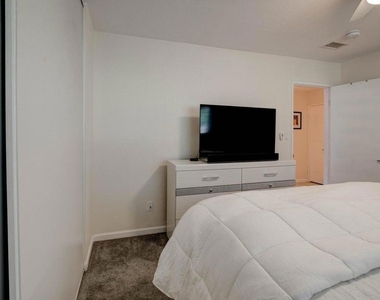 75240 Camello Court N - Photo Thumbnail 16