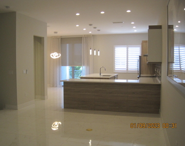 4033 Nw 17th Way - Photo Thumbnail 2