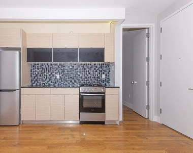 462 Pulaski Street - Photo Thumbnail 1