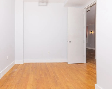 462 Pulaski Street - Photo Thumbnail 6