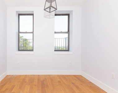 462 Pulaski Street - Photo Thumbnail 4