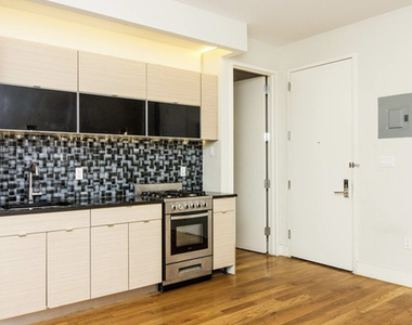 462 Pulaski Street - Photo Thumbnail 1