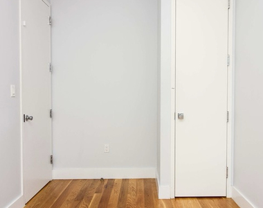 462 Pulaski Street - Photo Thumbnail 4