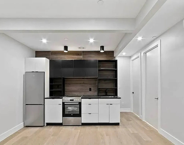 727 Dekalb Avenue - Photo Thumbnail 4