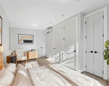 727 Dekalb Avenue - Photo Thumbnail 2
