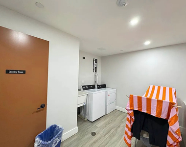 727 Dekalb Avenue - Photo Thumbnail 9