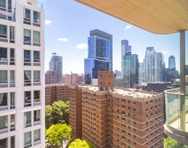 104 Fleet Place - Photo Thumbnail 5
