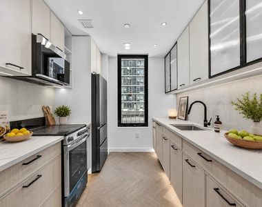 104 Fleet Place - Photo Thumbnail 2