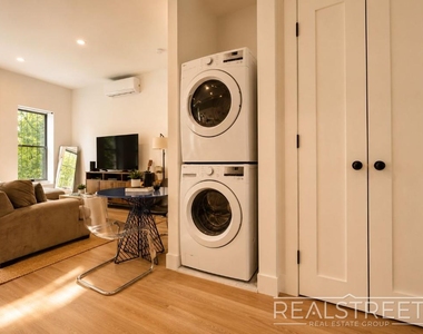 350 Vernon Avenue - Photo Thumbnail 6