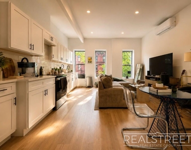 350 Vernon Avenue - Photo Thumbnail 3