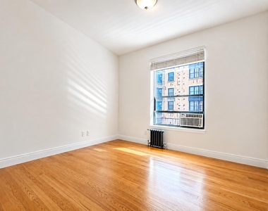 241 Ocean Parkway - Photo Thumbnail 10