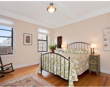 134 W 93rd St - Photo Thumbnail 2