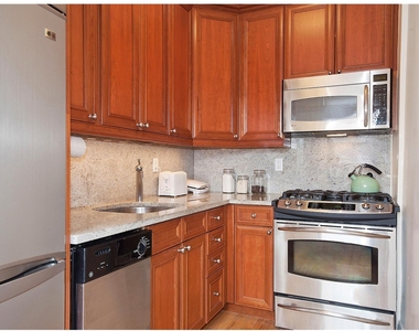 134 W 93rd St - Photo Thumbnail 3