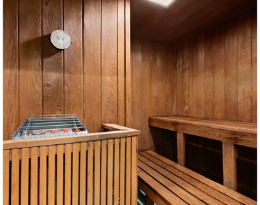 250 E 40th St - Photo Thumbnail 13