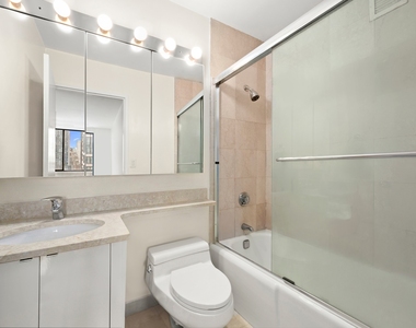 250 E 40th St - Photo Thumbnail 8