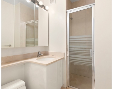 250 E 40th St - Photo Thumbnail 9