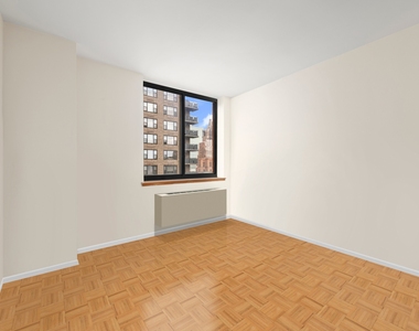 250 E 40th St - Photo Thumbnail 7