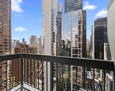 250 E 40th St - Photo Thumbnail 4